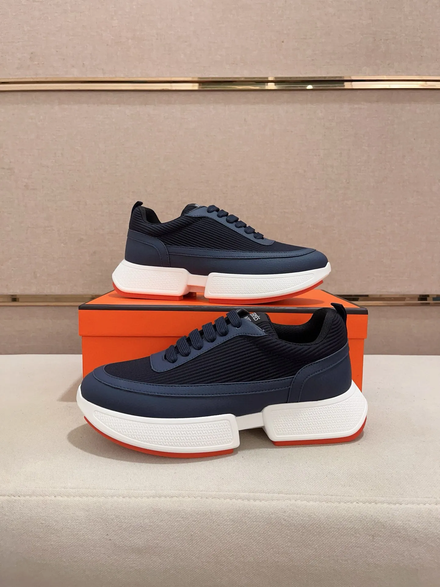 Men's clothing and shoes💰: 440💰《HERMES》【Classic original single version】Hermès; top 🔝purchasing agent🔍🔍men's latest 🇺🇸 counter sales simultaneously, imported from Italy original ▲▲cowhide ▲▲ (high-end, nobility, class) ) Exquisite workmanship (Italian 🇮🇹 imported water-dyed 🐂 cowhide lining) sole: original sole provided by the original factory, ⚠️exclusive double-layer activity·TPR·rubber·combined molded outsole; super comfortable·wear-resistant·non-slip·environmental protection The real thing is more beautiful if you take the real thing (high quality, follow the order). You can enter and exit the counter at will * Number of yards: 38-44 (45 can be customized and cannot be returned or exchanged)